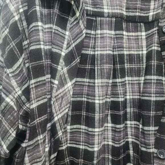 Worn Once Maurices Size 4x Flannel Top - Picture 2 of 3
